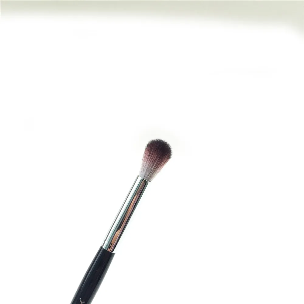Кисть для макияжа PRO Featherweight Crease Eye Shadow 38 - Мягкая синтетическая кисть для растушевки теней для век и консилера