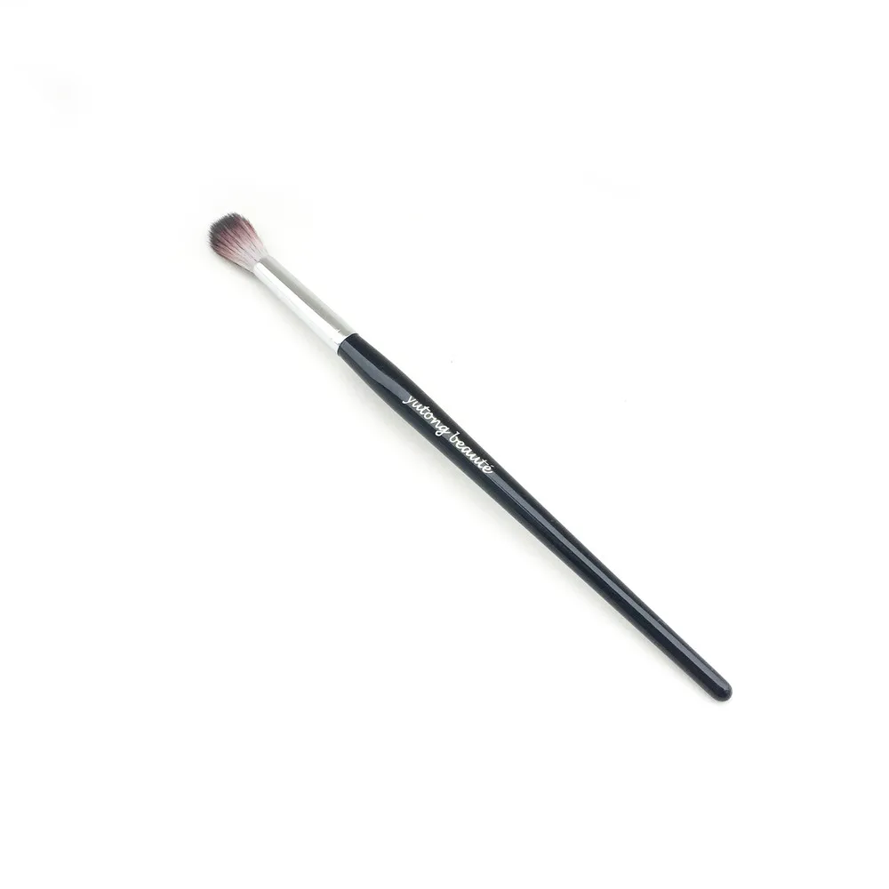 Кисть для макияжа PRO Featherweight Crease Eye Shadow 38 - Мягкая синтетическая кисть для растушевки теней для век и консилера
